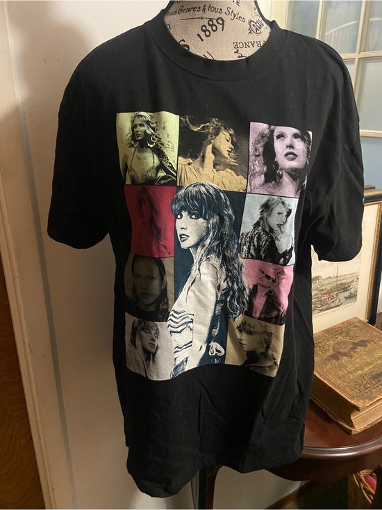 Tops - Taylor Swift Black Eras Tour Graphic Tee